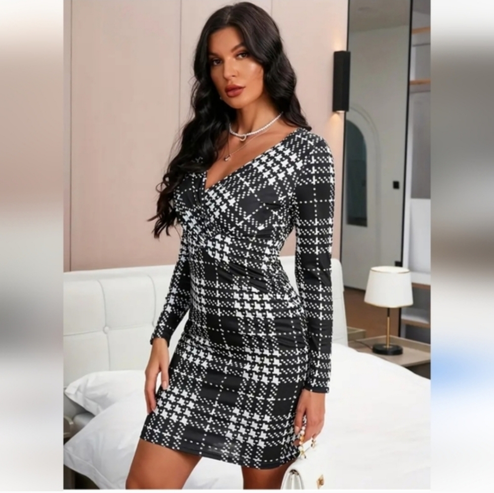 MIX AND MATCH 5/25$Chic Black and White Checkered Long Sleeve Dress